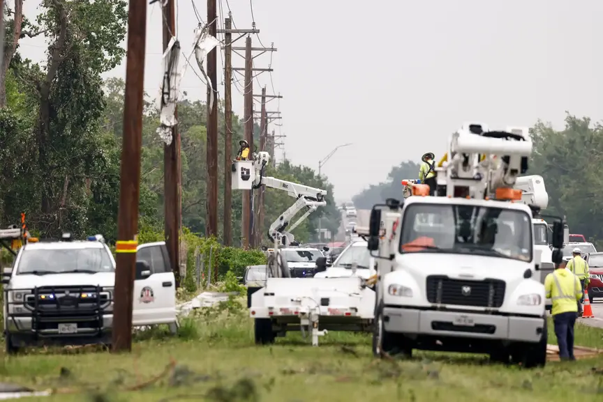 Texas Tornadoes Kill 2 and Cause Widespread Damage