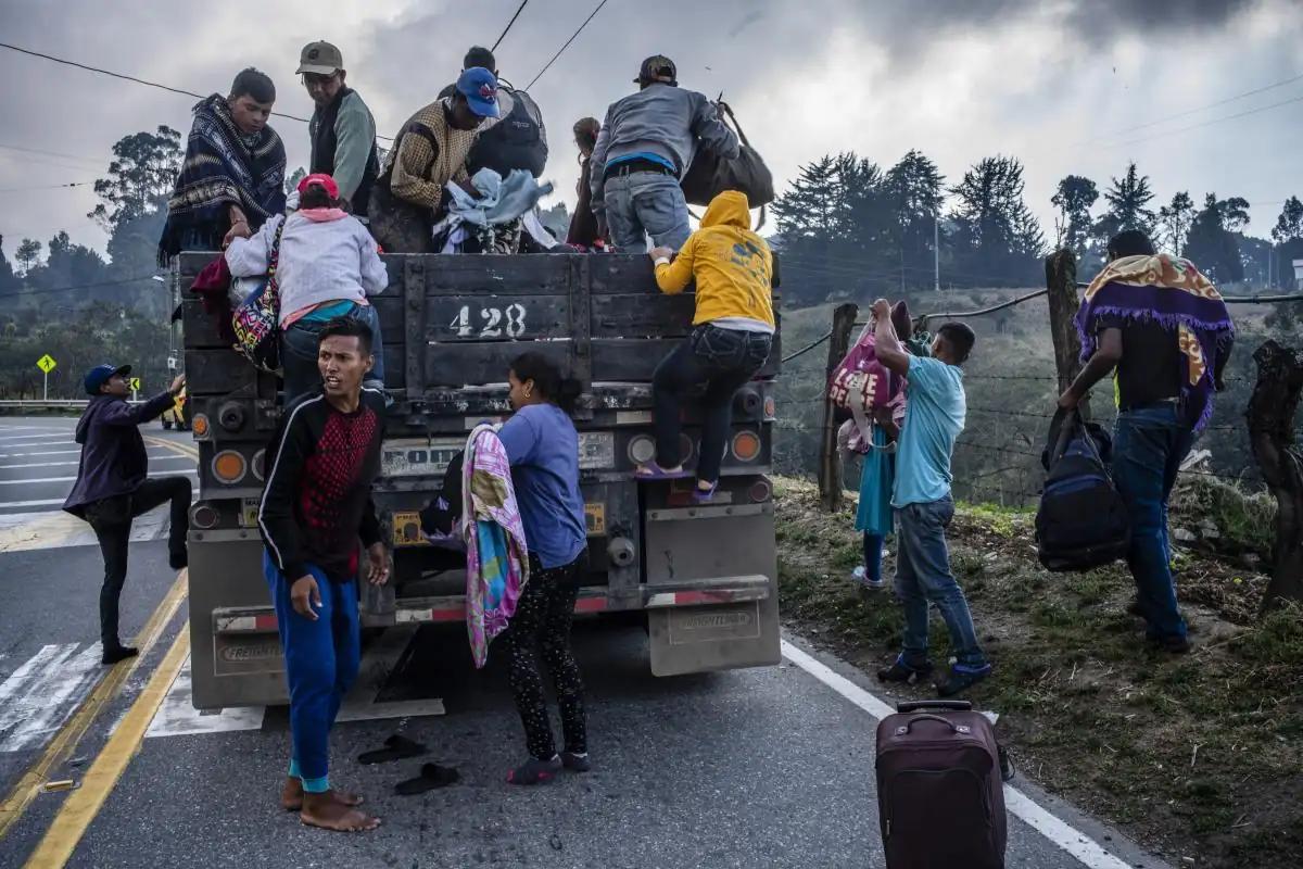 Migrantes venezolanos en la frontera colombo-venezolana en el puente Simón Bolívar