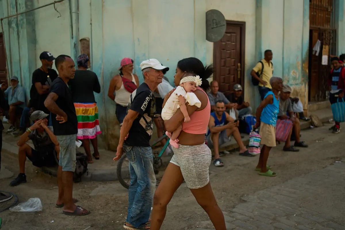 Dark streets in Havana during a massive power outage as crews work to restore electricity across western Cuba