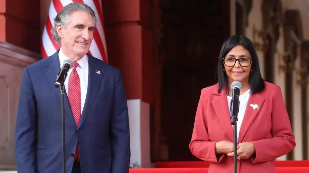 Delcy Rodríguez meeting US Interior Secretary Doug Burgum at the presidential palace in Caracas to discuss mining and energy cooperation