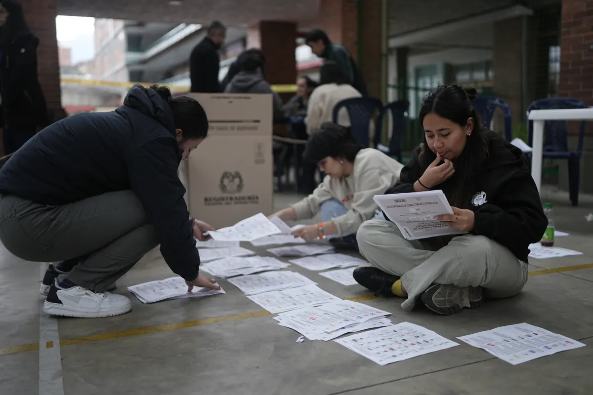 Colombian political leaders and lawmakers reacting to congressional election results in Bogotá.
