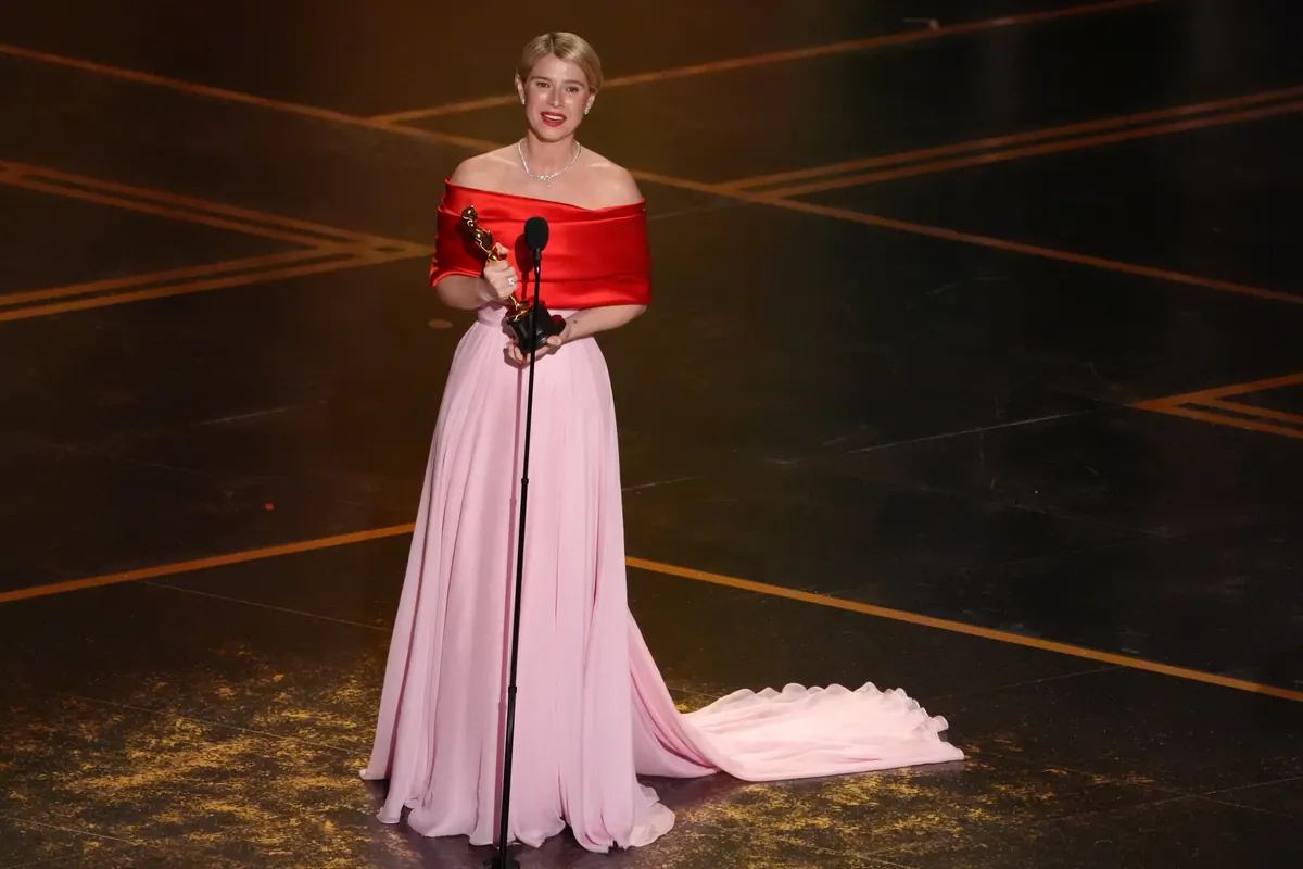 Jessie Buckley holding her Oscar award after winning Best Actress for Hamnet