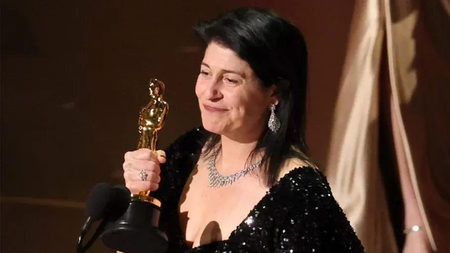 Cassandra Kulukundis holding inaugural Oscar for casting at Academy Awards ceremony