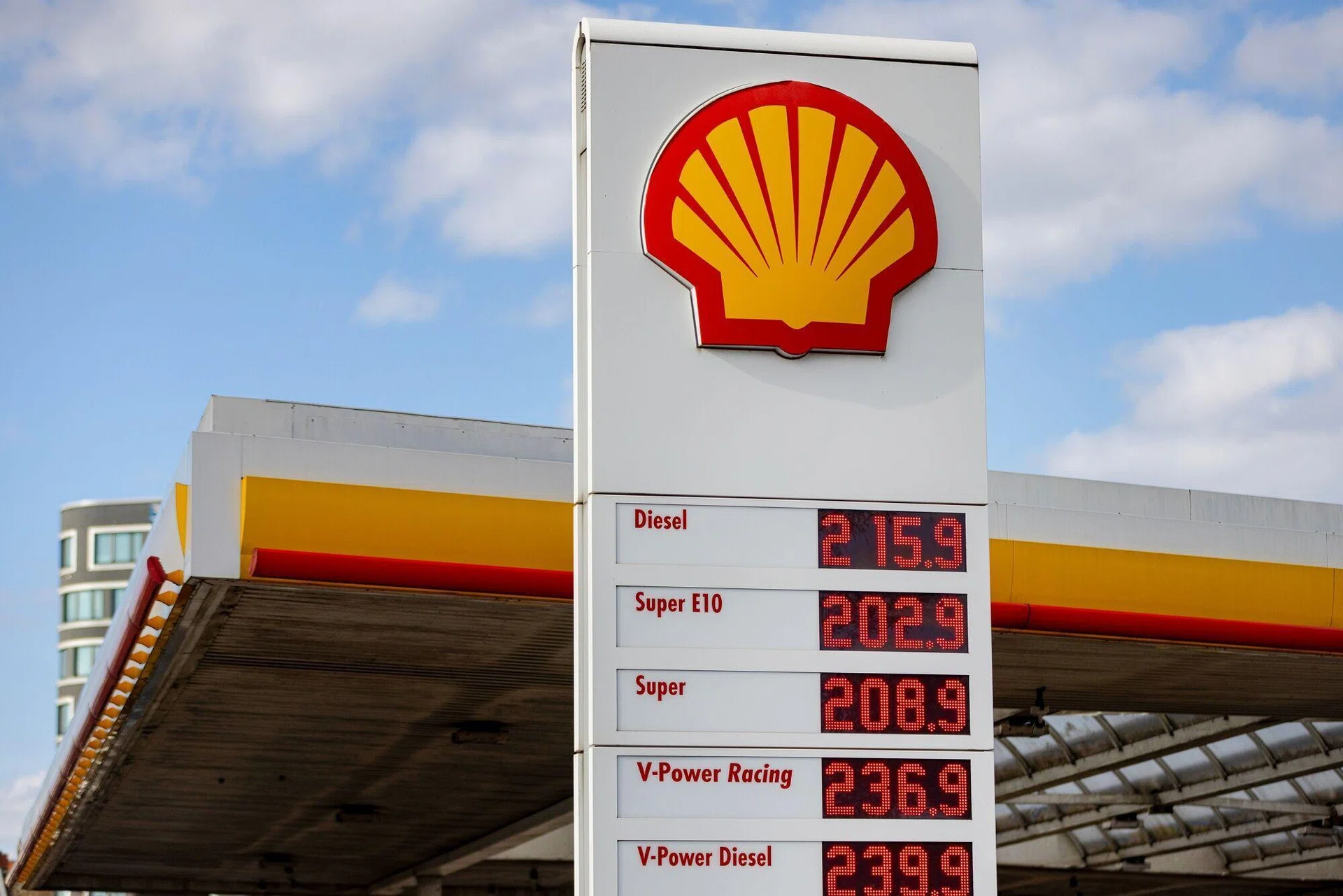 Offshore gas platforms near Venezuela and Trinidad involved in Shell energy project