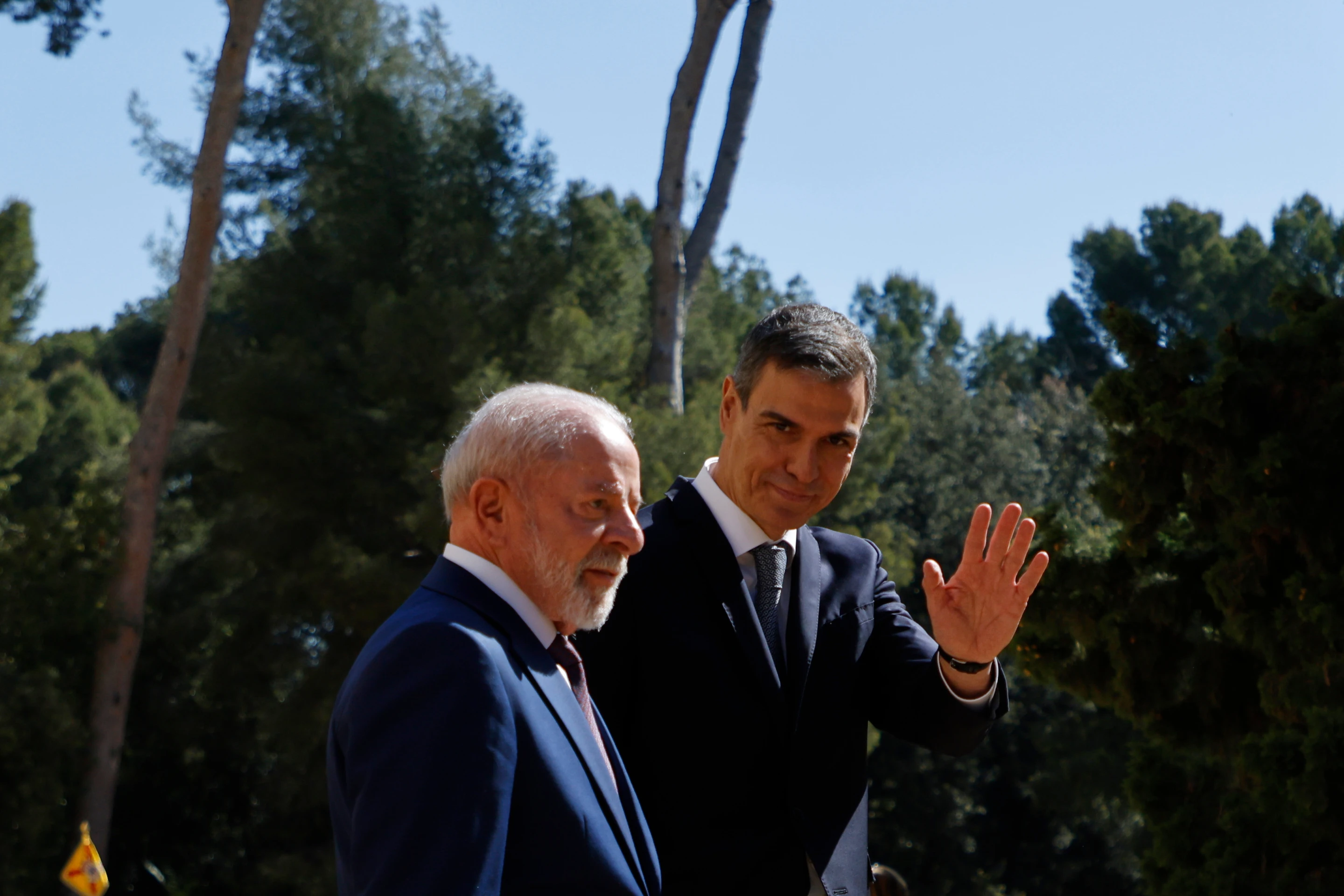 Lula and Pedro Sánchez meeting world leaders in Barcelona summit