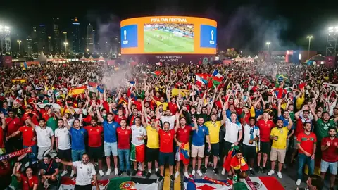 Pantalla gigante instalada en el Zócalo de la Ciudad de México para las transmisiones del Mundial de Fútbol FIFA 2026