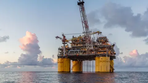 Refinería de petróleo en Colombia, uno de los principales exportadores de crudo de América Latina beneficiado por el alza de precios en 2026