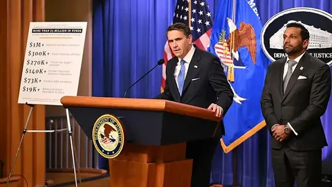 Recluso en el Centro de Confinamiento del Terrorismo (CECOT) en El Salvador, el centro penitenciario más grande del país